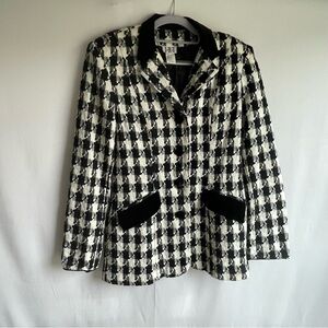 Vintage Chic Black and White Houndstooth Blazer